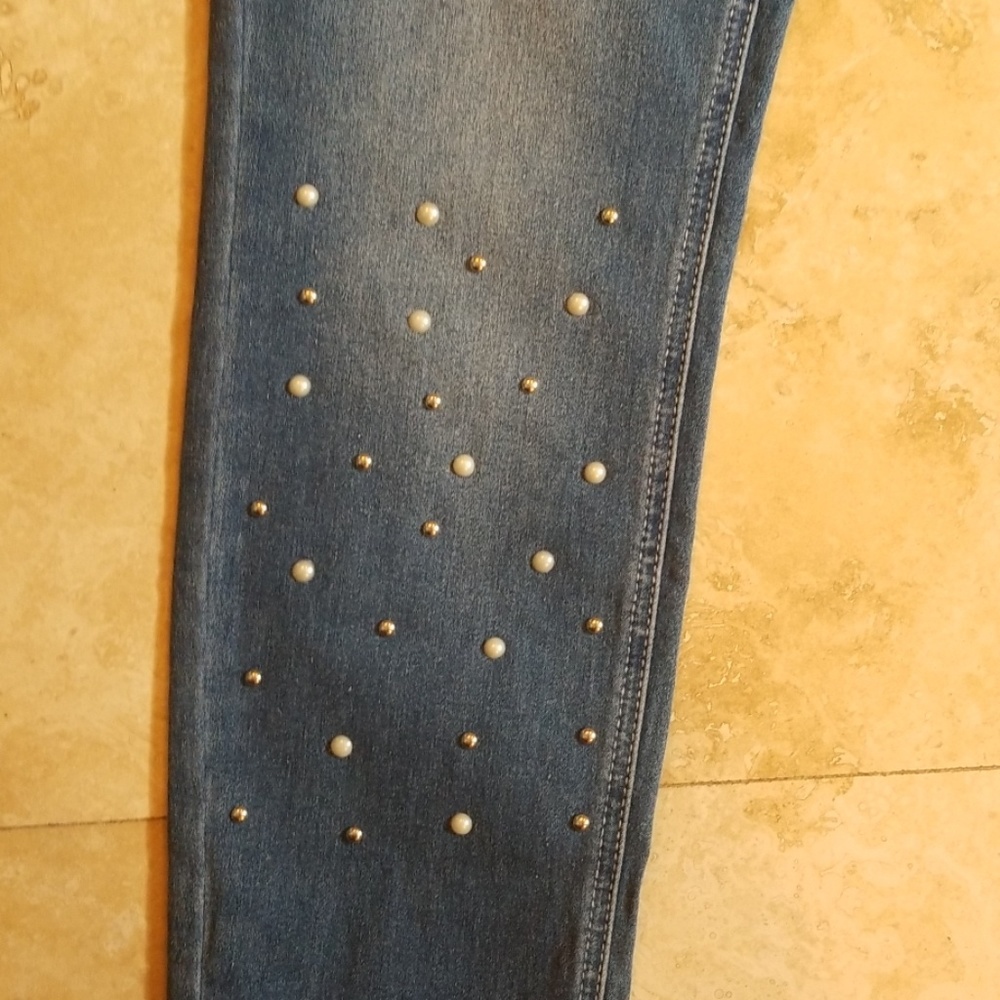 Pearl form fitting blue Jean's - Picture 3 of 8
